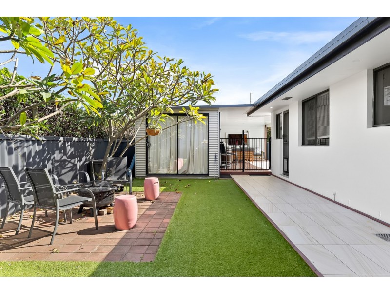 3 Himalaya Street, Mermaid Waters QLD 4218