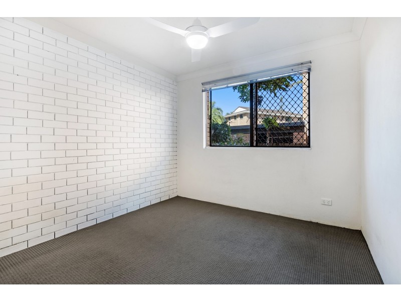 2/9 Christina Crt, Mermaid Waters QLD 4218