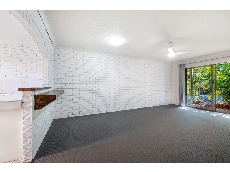 2/9 Christina Crt, Mermaid Waters QLD 4218