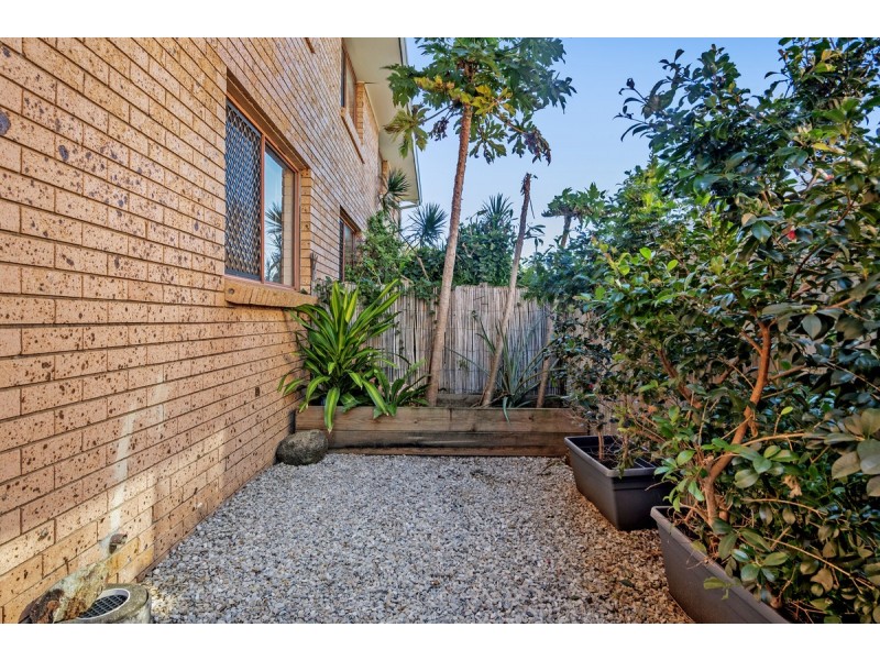 2/9 Christina Crt, Mermaid Waters QLD 4218