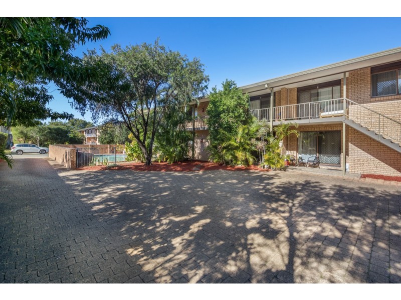 2/9 Christina Crt, Mermaid Waters QLD 4218