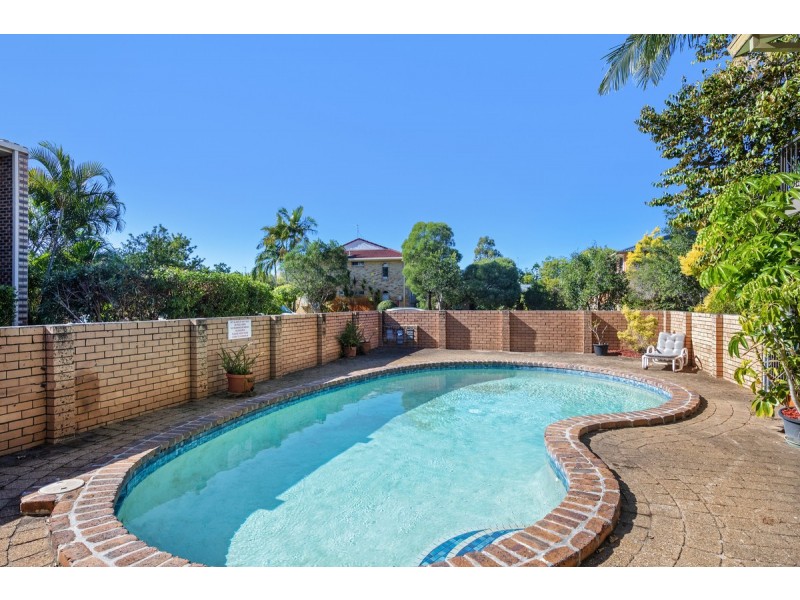 2/9 Christina Crt, Mermaid Waters QLD 4218