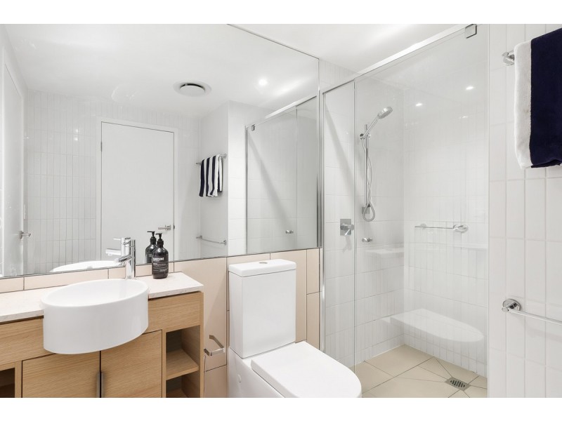 702/2663 Gold Coast Highway, Broadbeach QLD 4218