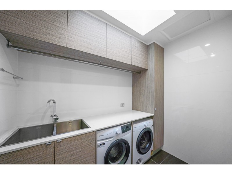 28 Tosti Street, Bundall QLD 4217