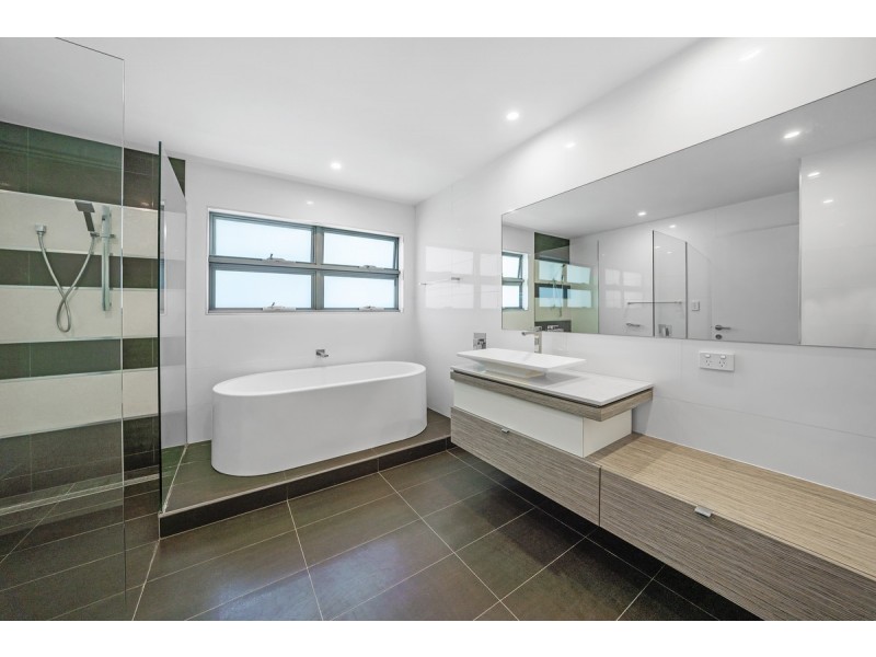 28 Tosti Street, Bundall QLD 4217