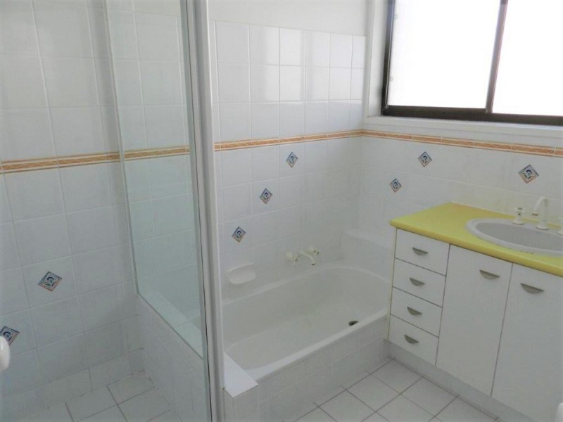 12/8 Queensland Avenue, Broadbeach QLD 4218