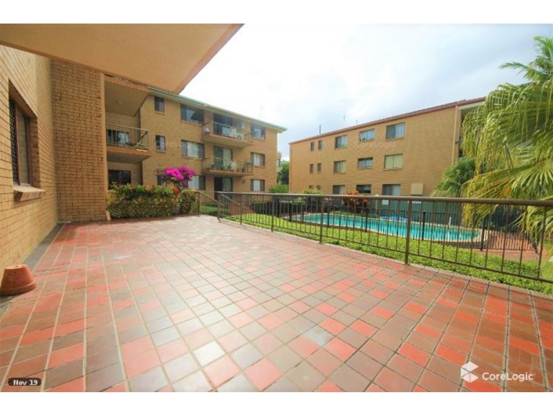 1/27 Armrick Avenue, Broadbeach QLD 4218