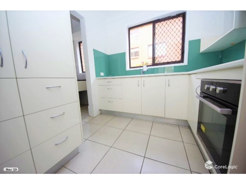 1/27 Armrick Avenue, Broadbeach QLD 4218