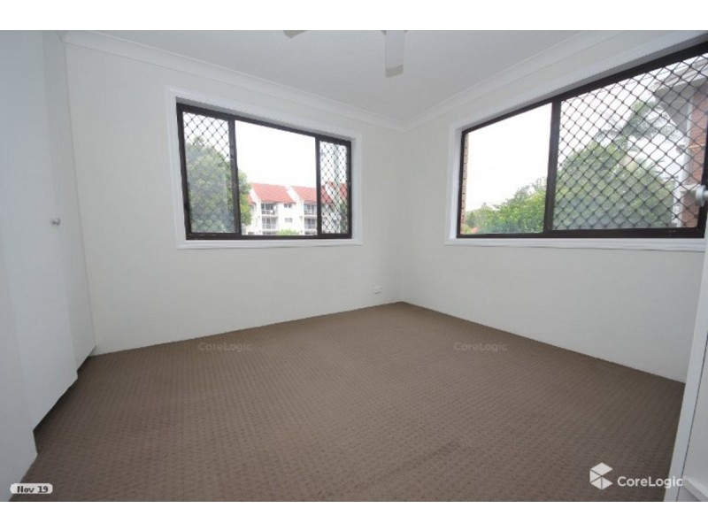 1/27 Armrick Avenue, Broadbeach QLD 4218