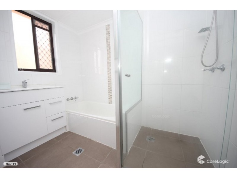 1/27 Armrick Avenue, Broadbeach QLD 4218