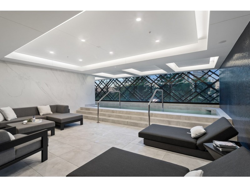 303/185 Old Burleigh Road, Broadbeach QLD 4218