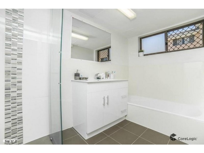 1/152 Surf Parade, Broadbeach QLD 4218