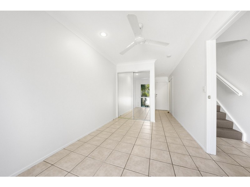 2/7 Sunset Boulevard, Surfers Paradise QLD 4217