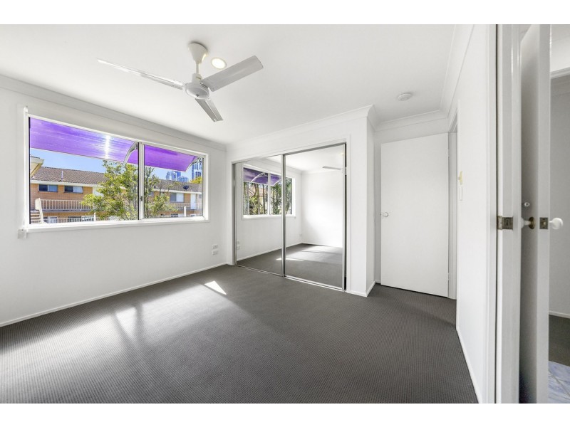 2/7 Sunset Boulevard, Surfers Paradise QLD 4217