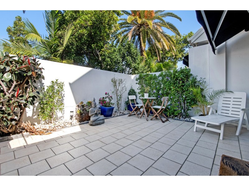 2/103 Salerno Street, Surfers Paradise QLD 4217