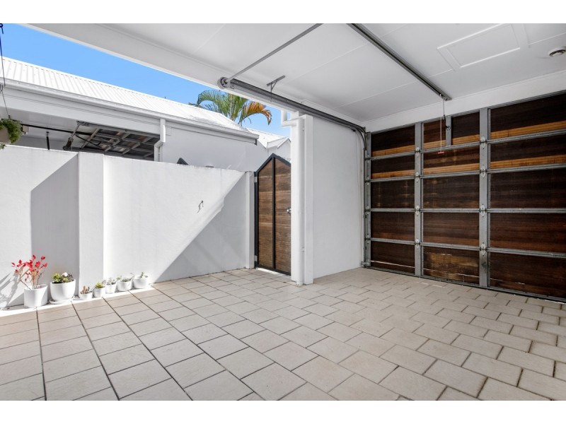 2/103 Salerno Street, Surfers Paradise QLD 4217