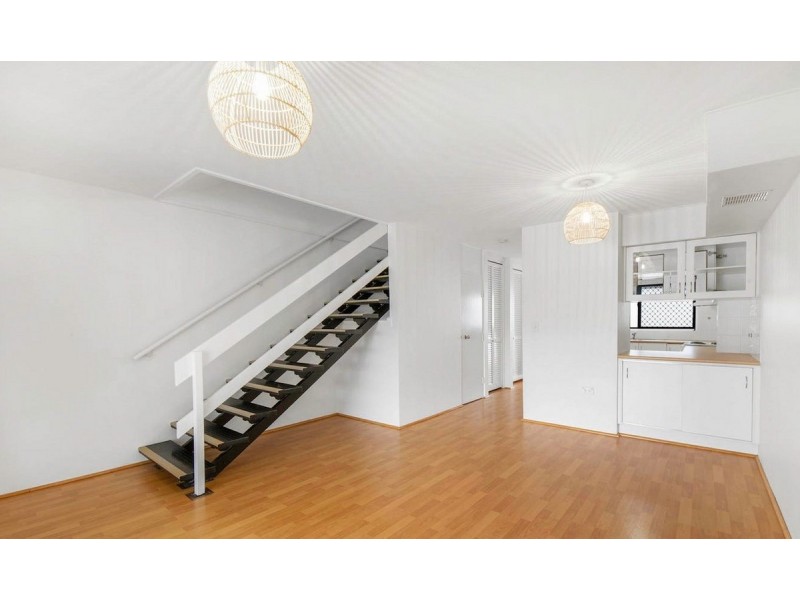 8/15-21 Hooker Boulevard, Broadbeach Waters QLD 4218