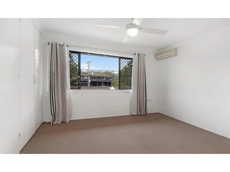 8/15-21 Hooker Boulevard, Broadbeach Waters QLD 4218