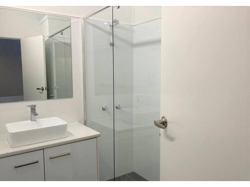 8/15-21 Hooker Boulevard, Broadbeach Waters QLD 4218