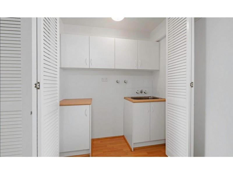 8/15-21 Hooker Boulevard, Broadbeach Waters QLD 4218