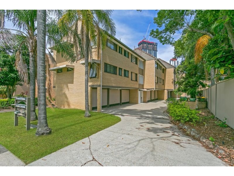6/7 Lather Street, Southport QLD 4215