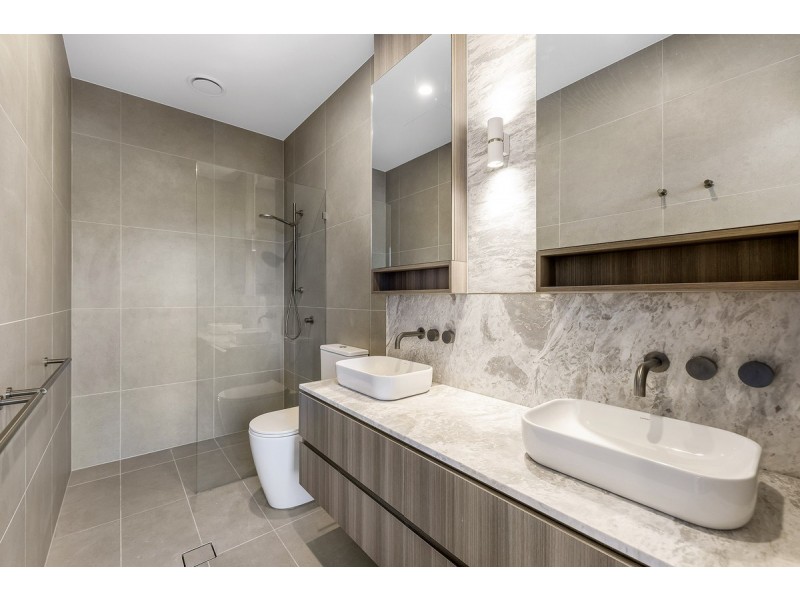 303/185 Old Burleigh Road, Broadbeach QLD 4218