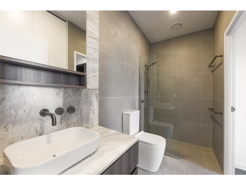 303/185 Old Burleigh Road, Broadbeach QLD 4218