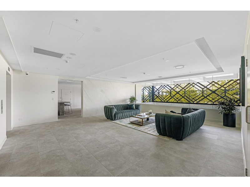 303/185 Old Burleigh Road, Broadbeach QLD 4218