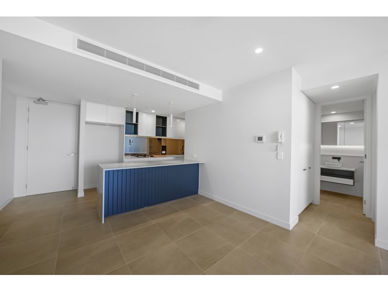 602/1 Waterfront Place, Robina QLD 4226