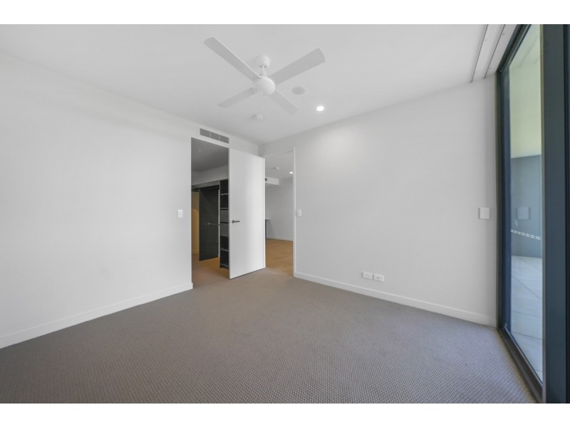 602/1 Waterfront Place, Robina QLD 4226