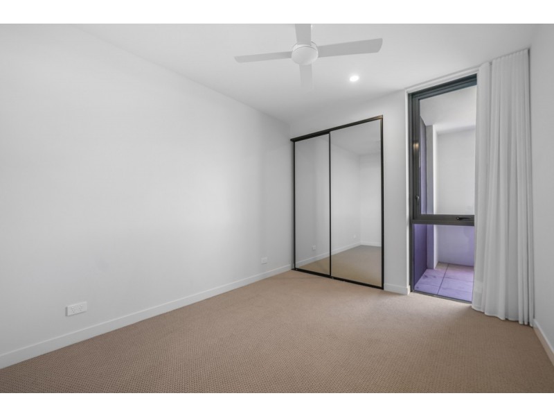 602/1 Waterfront Place, Robina QLD 4226