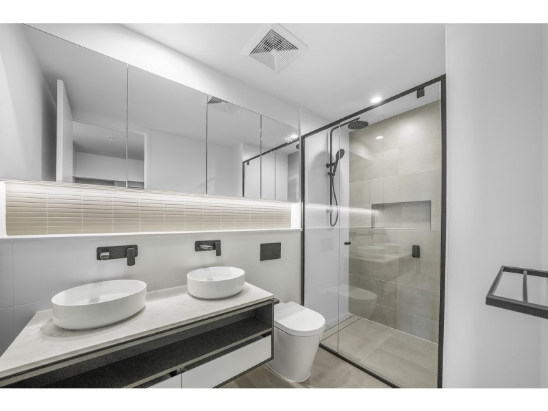 602/1 Waterfront Place, Robina QLD 4226