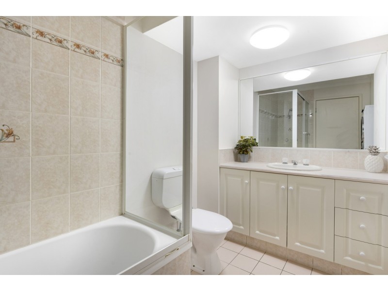 10/12-14 Britannia Avenue, Broadbeach QLD 4218