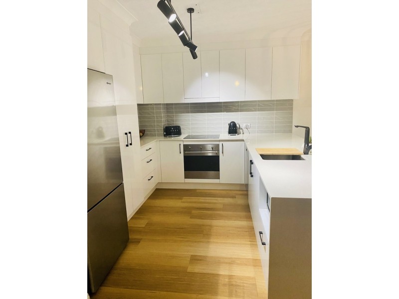 12/6 Fifth Avenue, Burleigh Heads QLD 4220