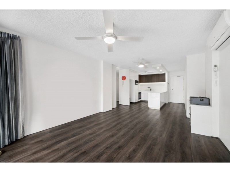 11/30 Chelsea Avenue, Broadbeach QLD 4218