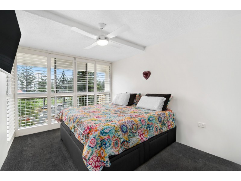 11/30 Chelsea Avenue, Broadbeach QLD 4218