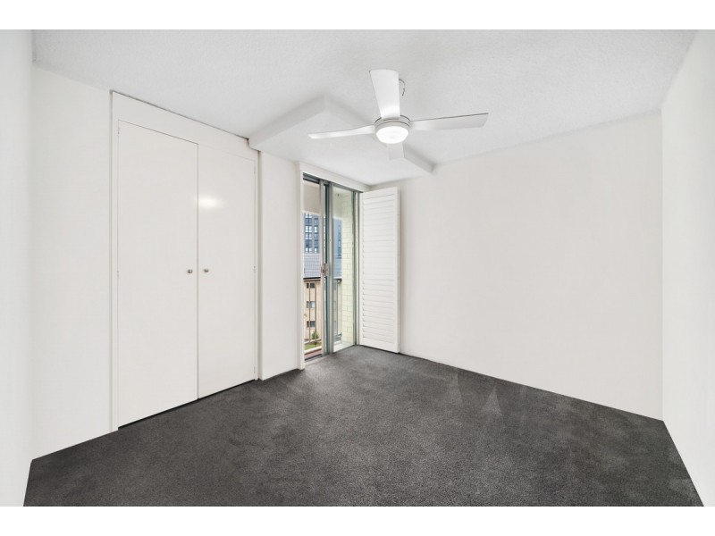 11/30 Chelsea Avenue, Broadbeach QLD 4218