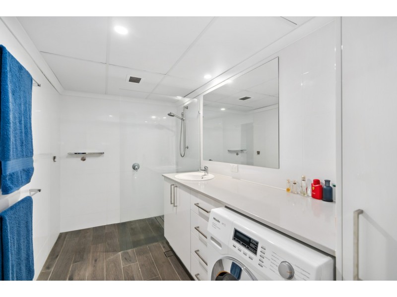 11/30 Chelsea Avenue, Broadbeach QLD 4218