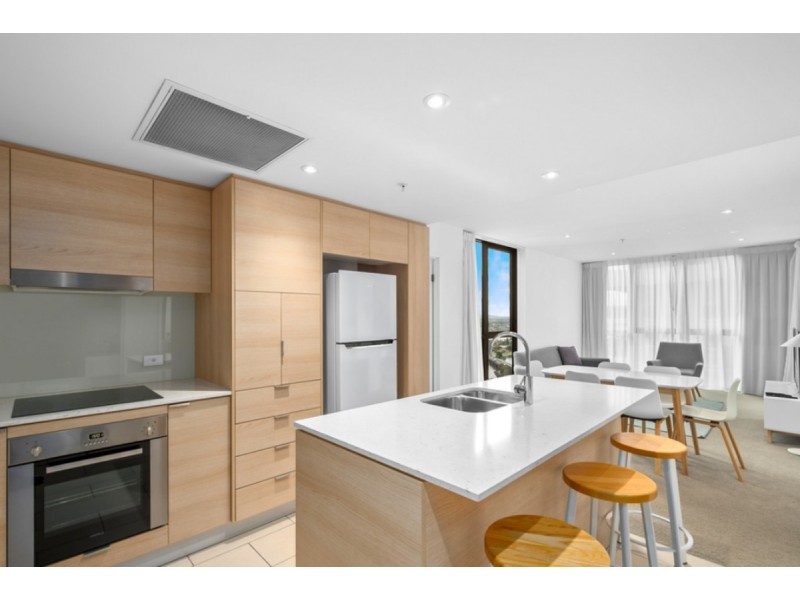 2102/2663 Gold Coast Highway, Broadbeach QLD 4218