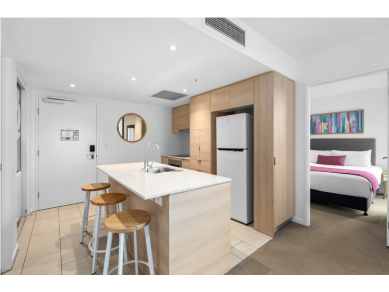 2102/2663 Gold Coast Highway, Broadbeach QLD 4218