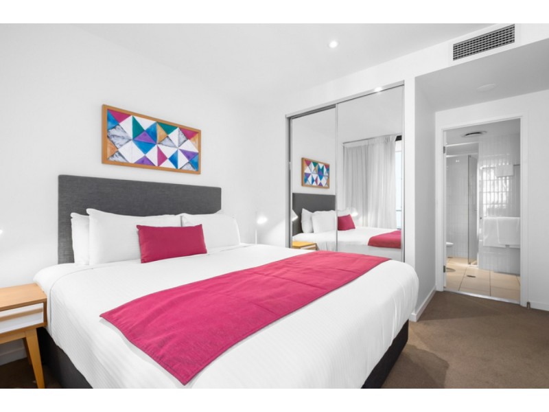 2102/2663 Gold Coast Highway, Broadbeach QLD 4218