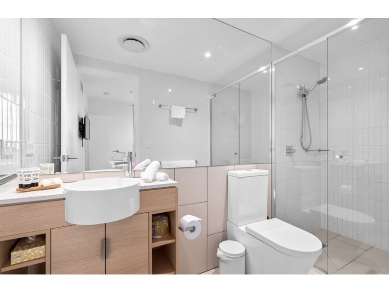 2102/2663 Gold Coast Highway, Broadbeach QLD 4218