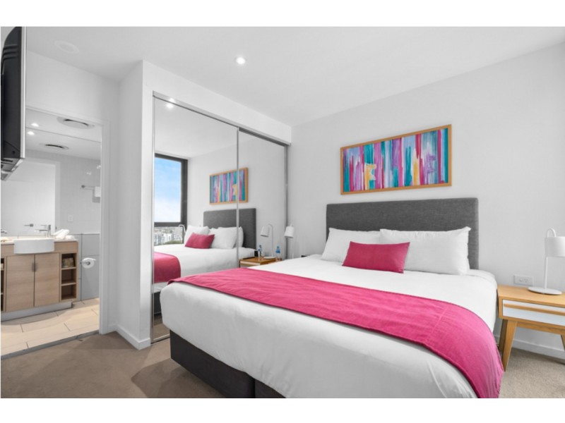 2102/2663 Gold Coast Highway, Broadbeach QLD 4218