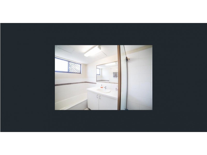 2/152 Surf Parade, Broadbeach QLD 4218