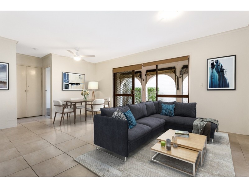 1/35 Armrick Avenue, Broadbeach QLD 4218