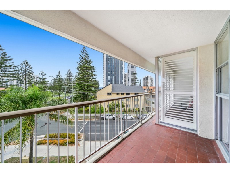 11/30 Chelsea, Broadbeach QLD 4218