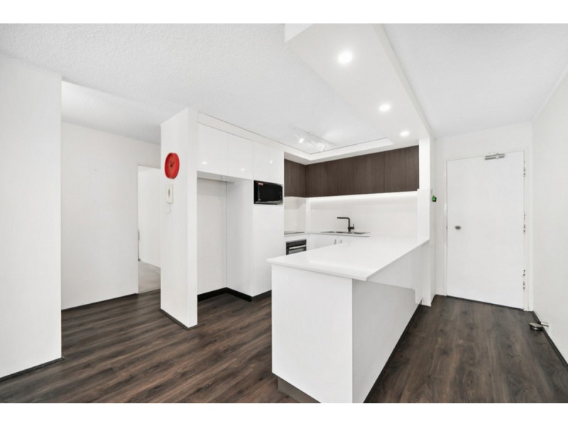 11/30 Chelsea, Broadbeach QLD 4218