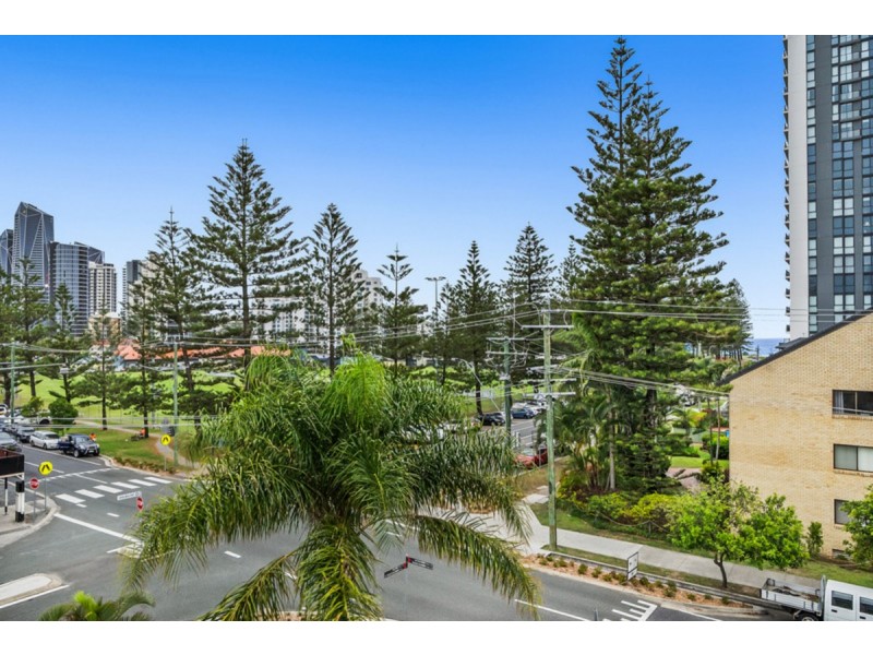 11/30 Chelsea, Broadbeach QLD 4218