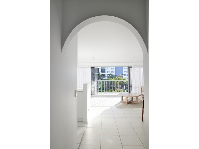 13/111 Old Burleigh Road, Broadbeach QLD 4218