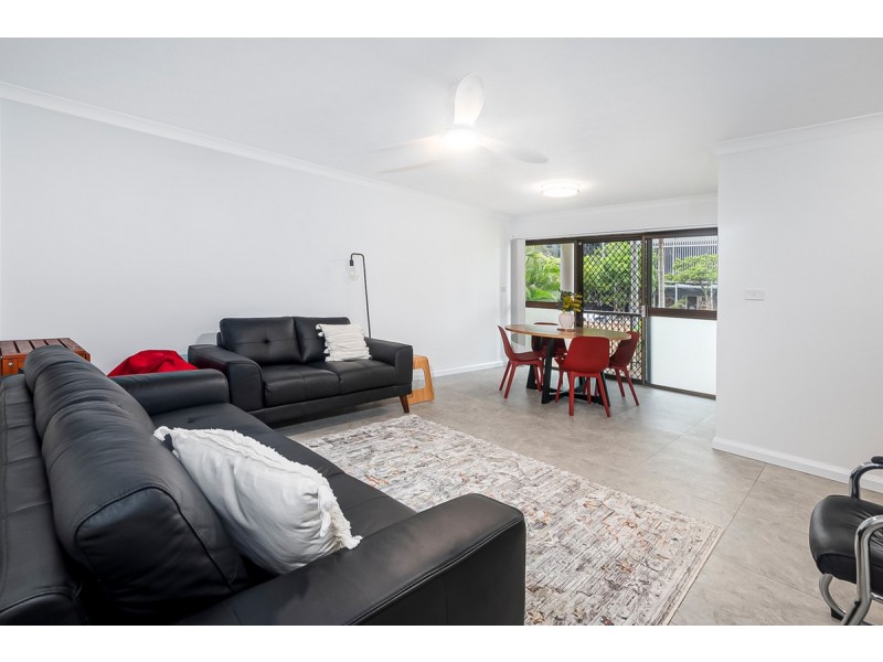 2/66 Surf Parade, Broadbeach QLD 4218